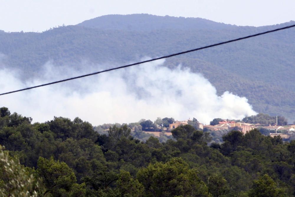 Incendi entre Cruïlles i Monells