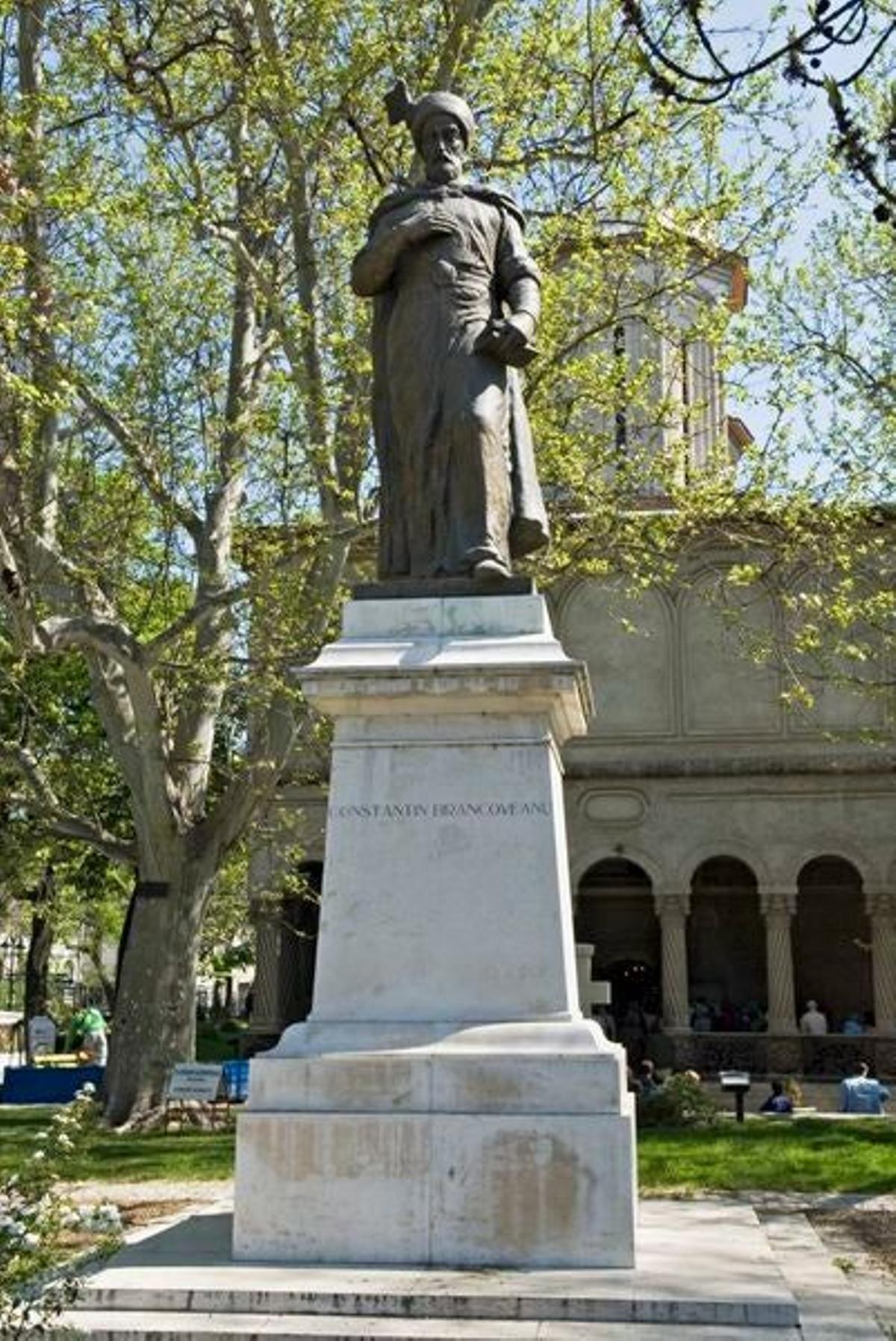 La estatua de Constantin Brancusi, el escultor más famoso de Rumania