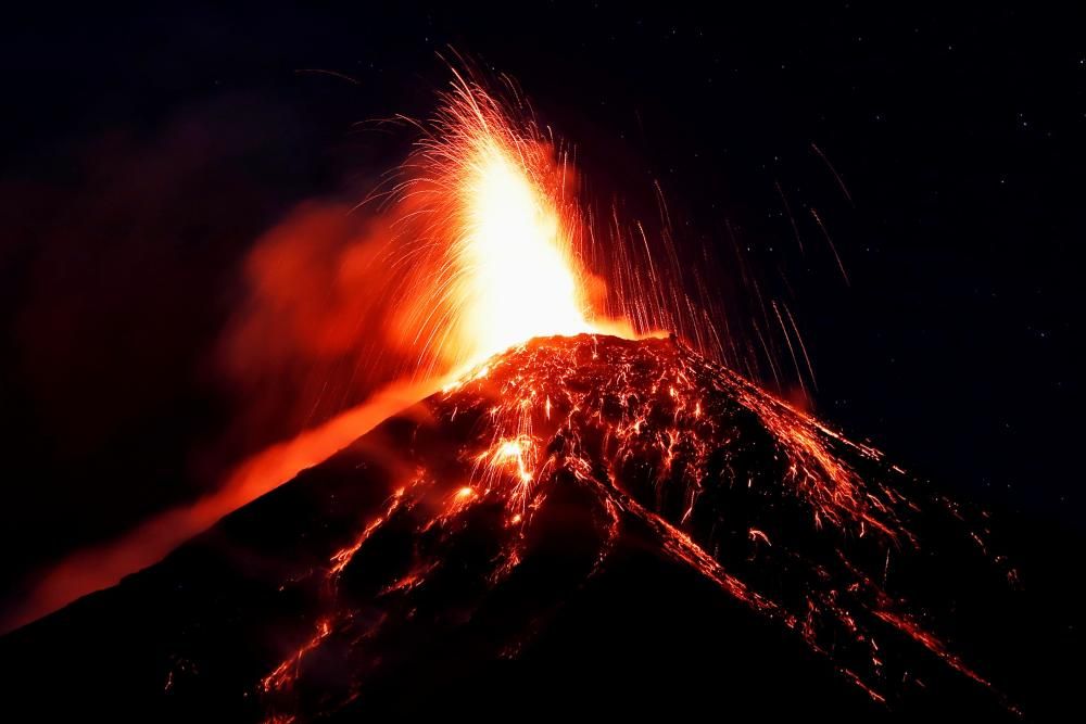 Volcán de Fuego de Guatemala en su quinta ...