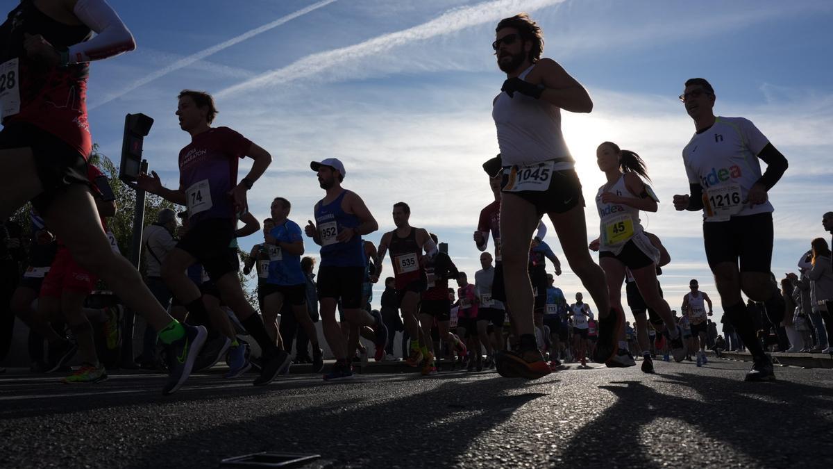 Atletas durante una carrera popular en Córdoba.