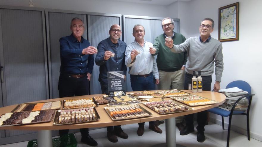 Agut de Benlloch lanza al mercado su exclusivo praliné albinegro de almendra marcona