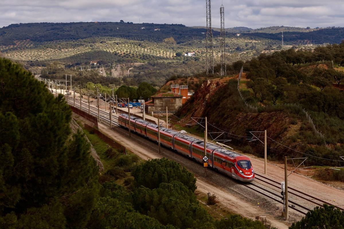 Vuelven a circular los trenes AVE e Iryo entre Córdoba y Madrid. Trenes pasando por Adamuz.