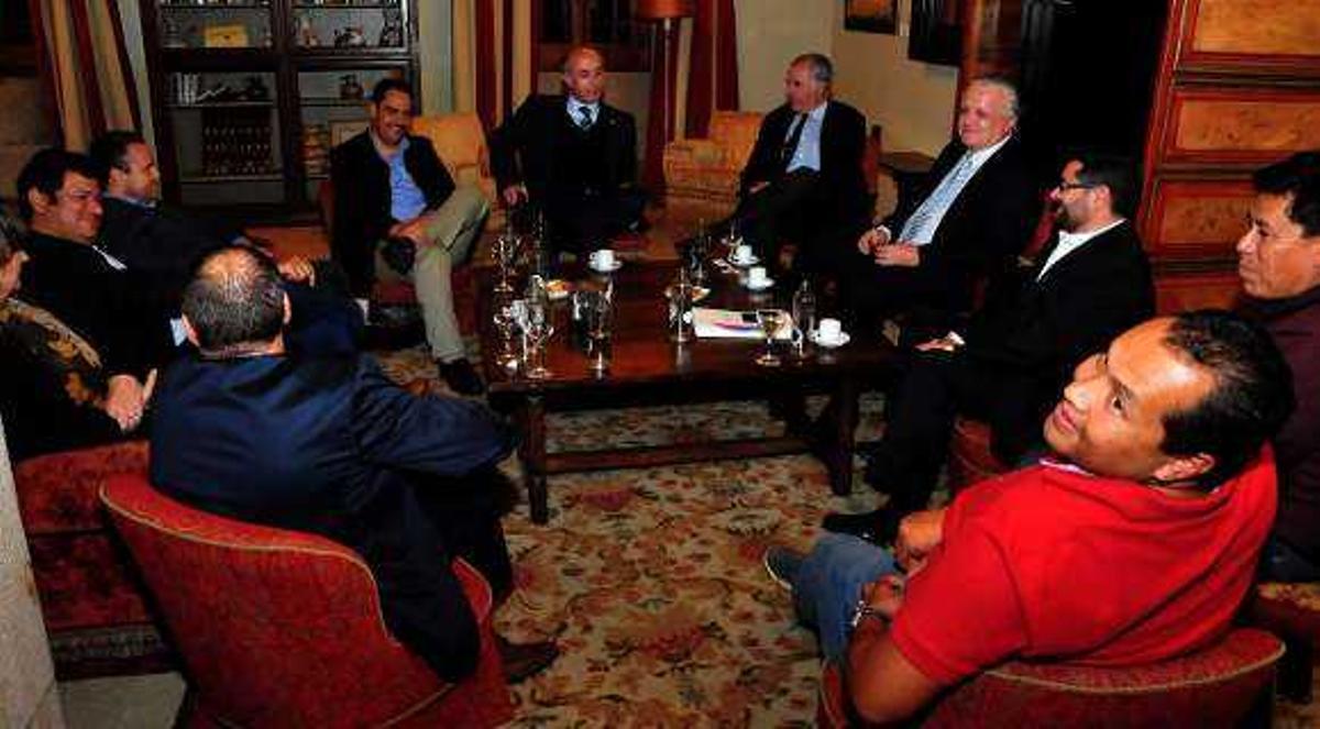 Los empresarios mexicanos y arousanos, en Cambados.  // Iñaki Abella