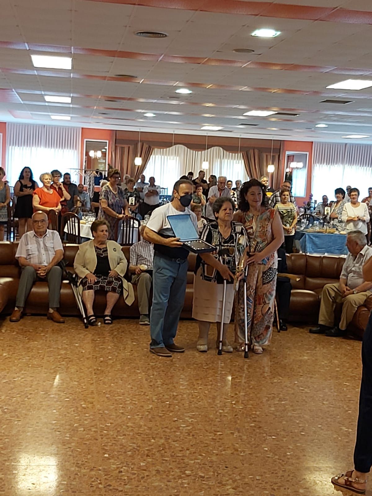 Villardeveyo (Llanera) se vuelca con sus mayores en un emotivo homenaje