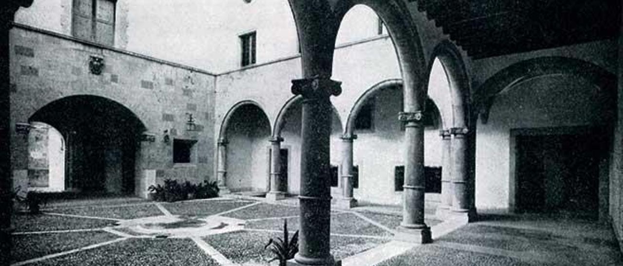 Patio del Estudio General Luliano que acogería a los primeros estudiantes universitarios de Mallorca.