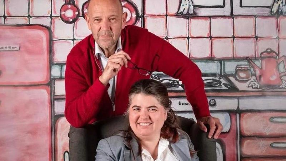 Josep Maria Cortada interpreta el paper de Roald Dahl i Laia Alsina, el de la periodista de la BBC a 'L'entrevista antològica'.