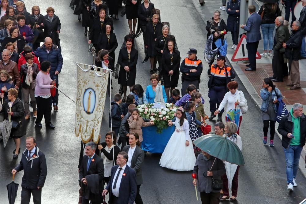 Miles de fieles acompañan a la Vírgen de Fátima en Vigo