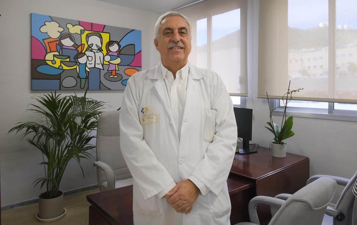 Luis Peña Quintana, jefe del Servicio de Gastroenterología y Nutrición en el Materno de Canarias.