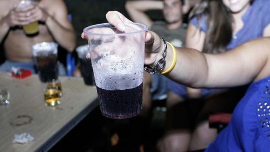 Casi la mitad de los padres no sabe que sus hijos adolescentes beben