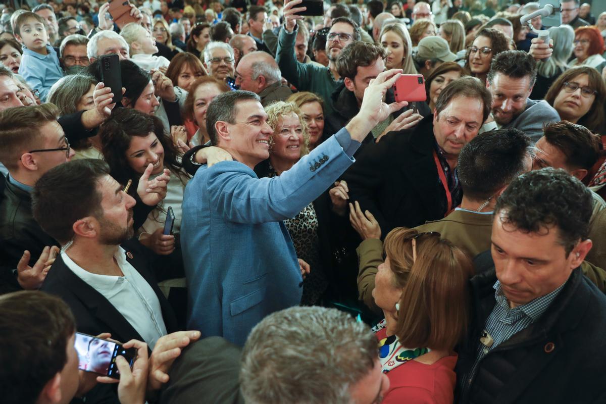 El secretario general del PSOE y presidente del Gobierno, Pedro Sánchez, participa en un acto del partido en Málaga