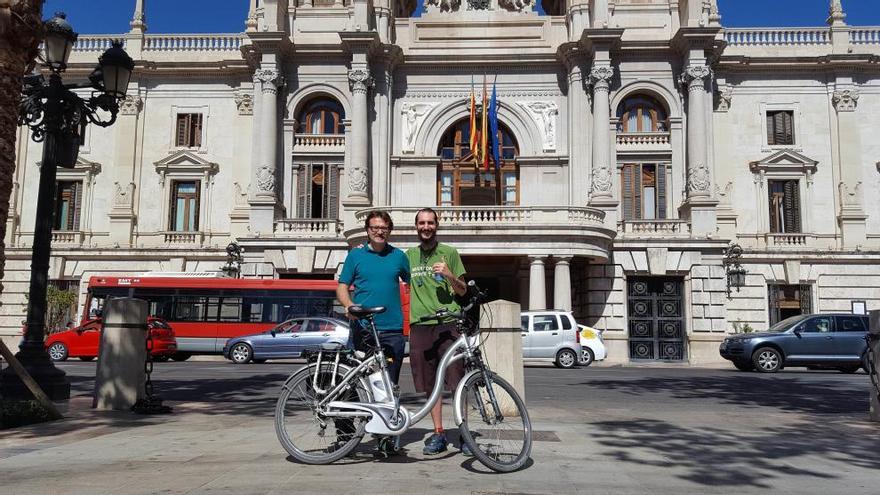 Grezzi ha recibido a Dual en el Ayuntamiento.