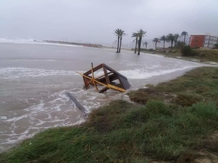 temporal maritimo en la ribera