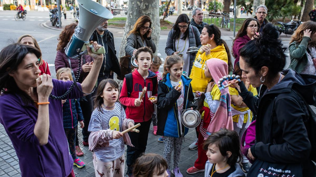 Las familias piden un plan de choque contra el calor en las aulas