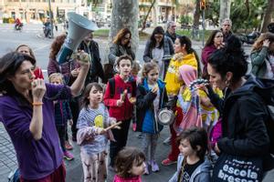 Les famílies demanen ja un pla de xoc contra la calor a les aules