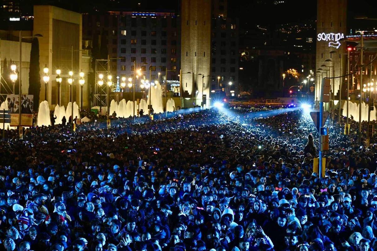 Fiesta de fin de año en la avenida María Cristina y plaza de Españ