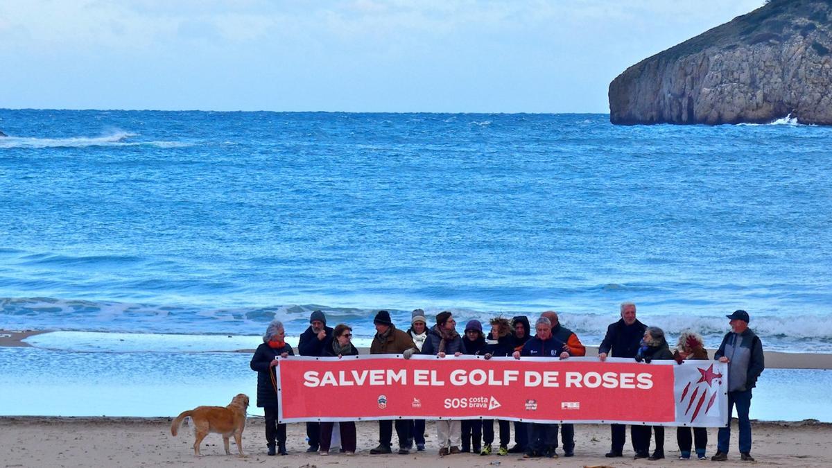 Protesta en contra del parc eòlic marí