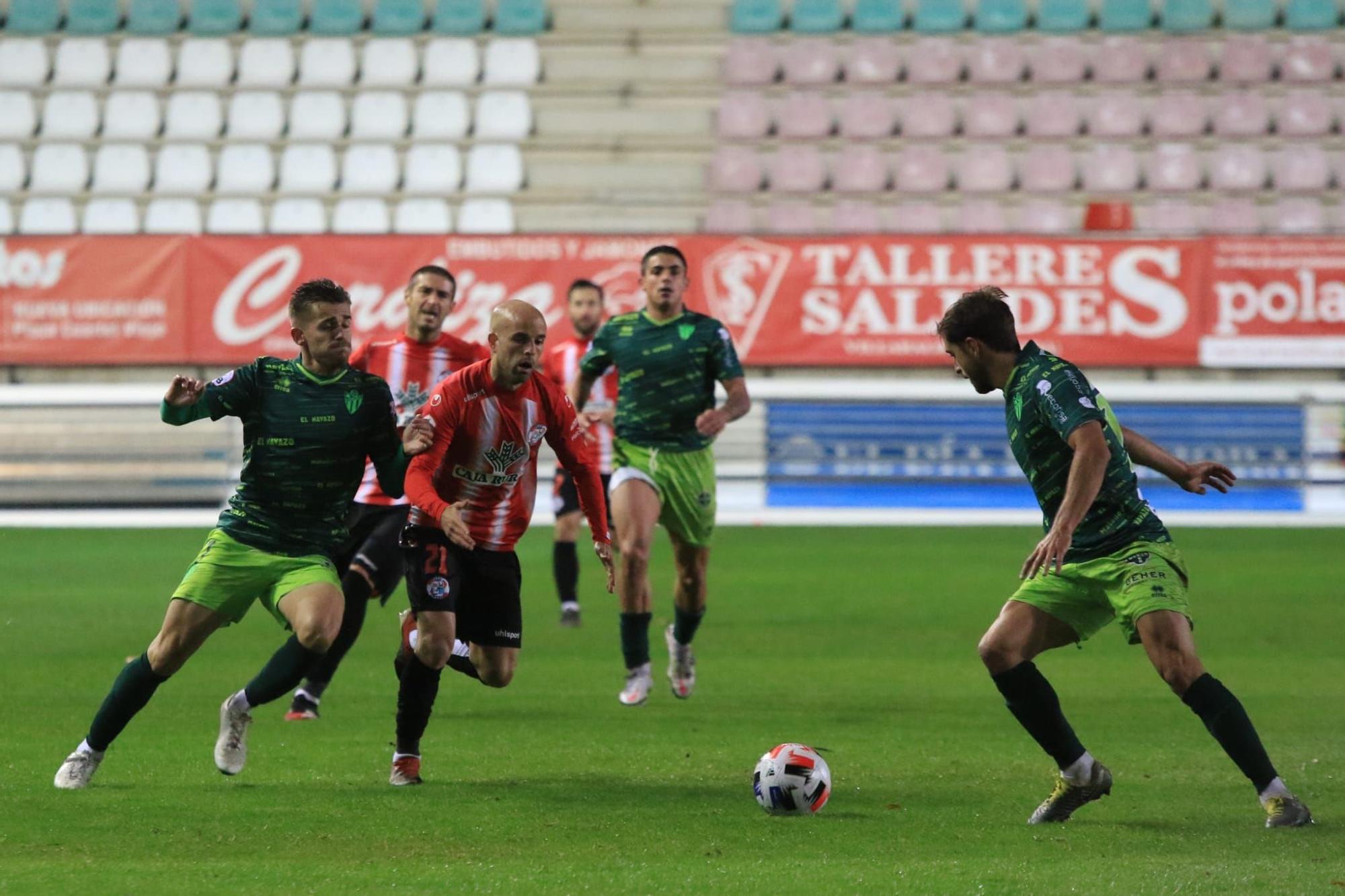 El Zamora CF empata con diez jugadores frente al Guijuelo (2-2)