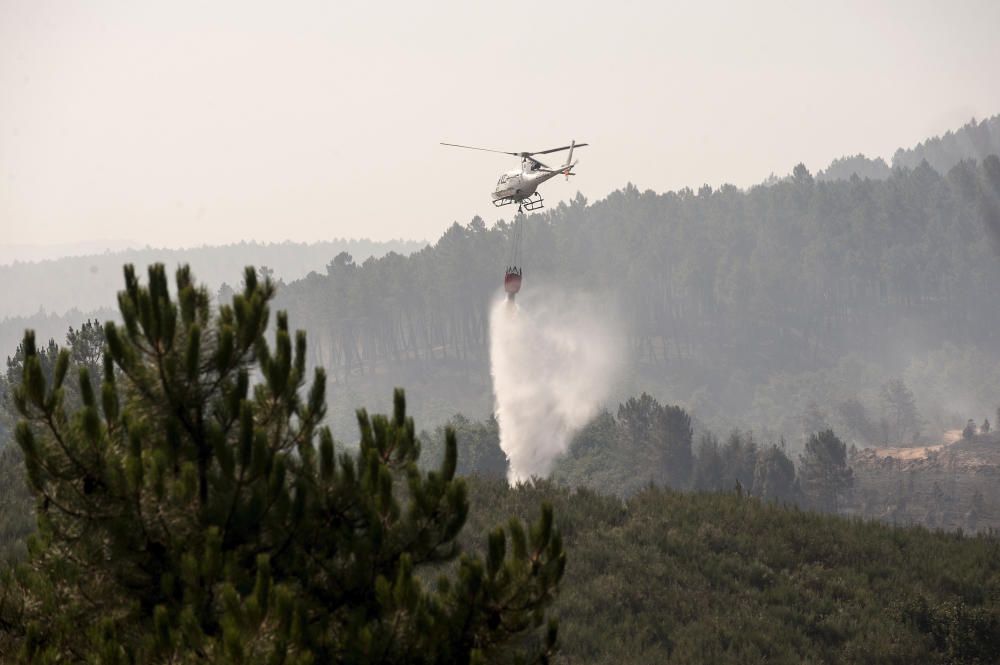 El incendio ha arrasado la zona de Verín.