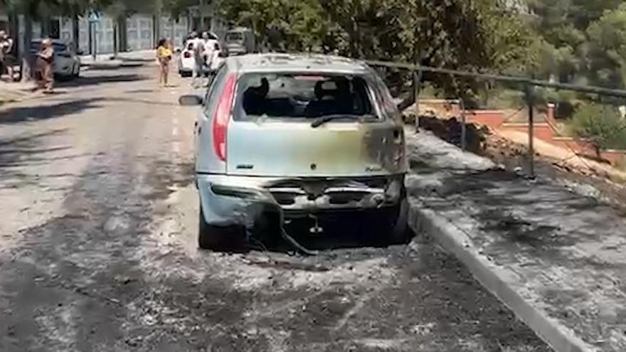 El punto cero del incendio en Gavà: un coche provoca la propagación del fuego