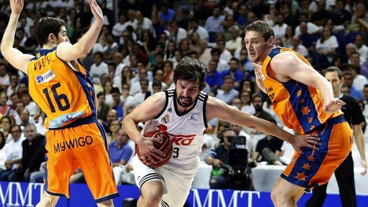 Guillem Vives en un partido ante el Real Madrid