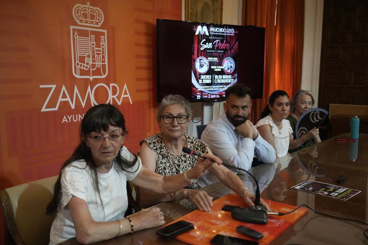 Decoración de San Pedro Intervienen: David Gago (concejal de Promoción Económica) Ana Alfonso (Mini2AC) Representantes de las tejedoras