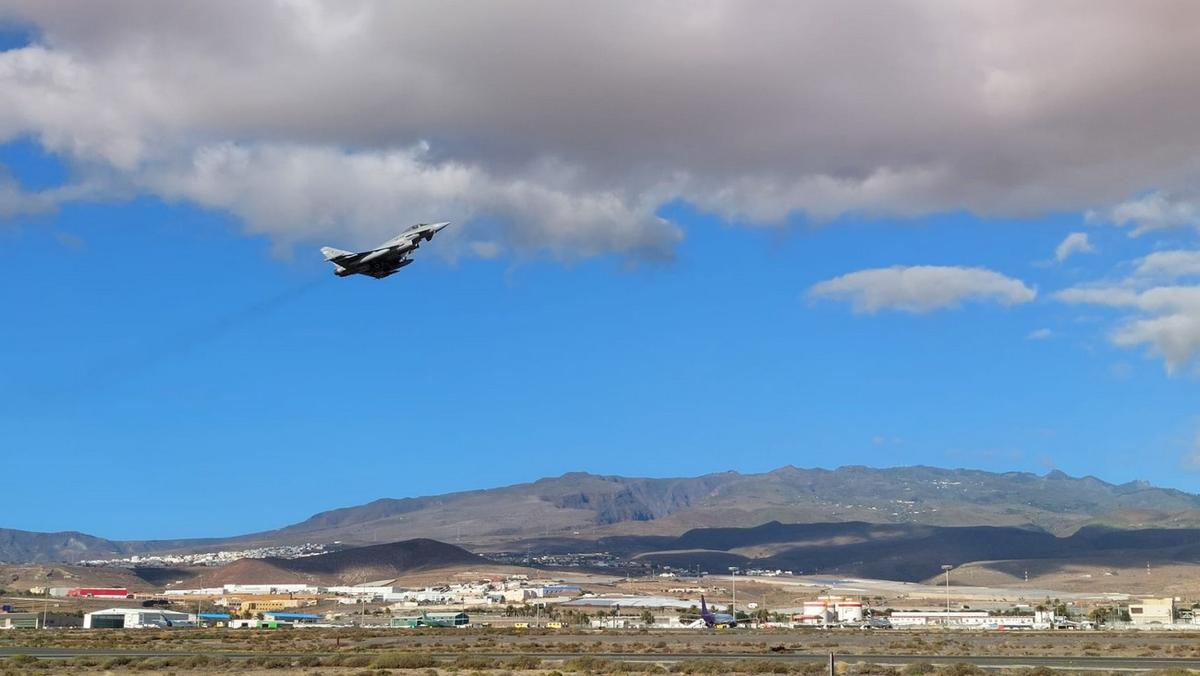 Casi un millar de militares de seis países ensayan en Canarias cómo &quot;ganar el aire&quot;