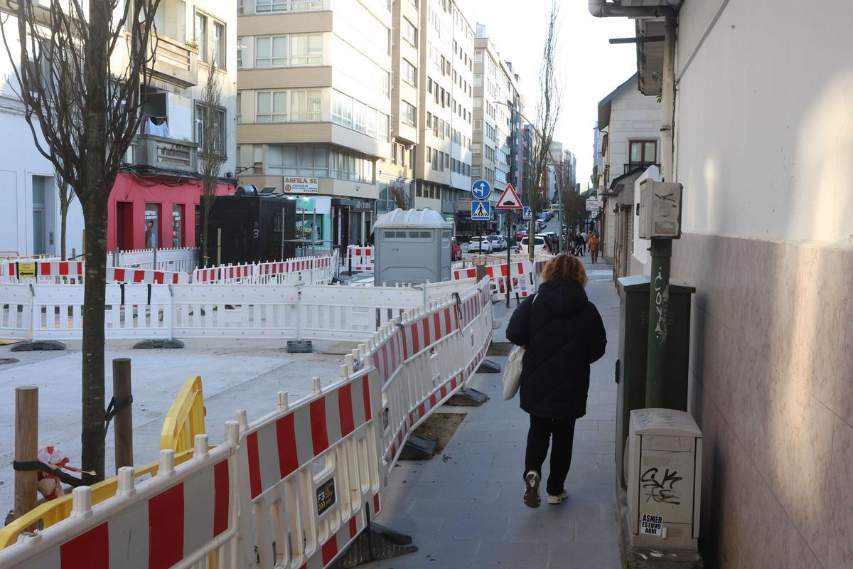 Obras en la avenida de Os Mallos el pasado mes de marzo