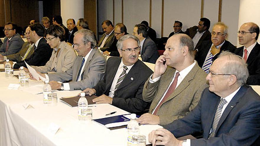 Una imagen de los empresarios que asistieron ayer al encuentro en Presidencia del Gobierno.