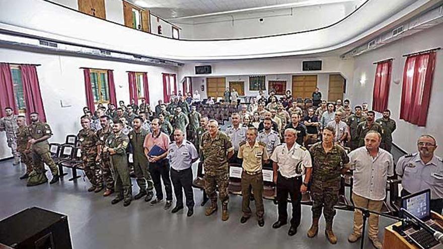 El Ejército del Aire organiza un simulacro del accidente de un avión en mar y en tierra