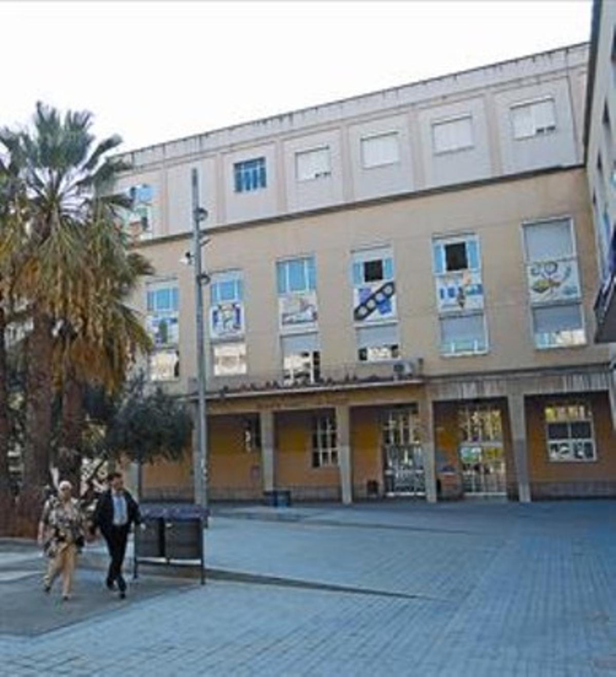 Placeta i institut8 L’Infanta, a la plaça d’Angeleta Ferrer. Placeta i institut8 L’Infanta, a la plaça d’Angeleta Ferrer.