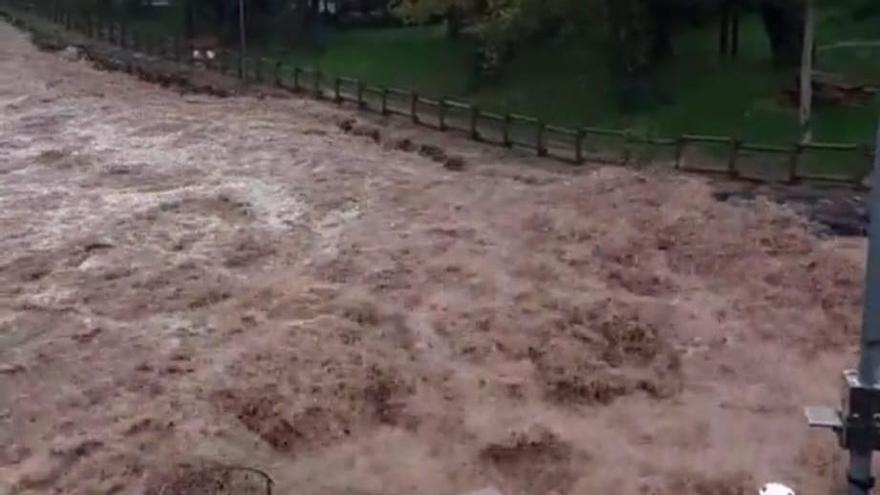 Río Aragón a su paso por Canfranc