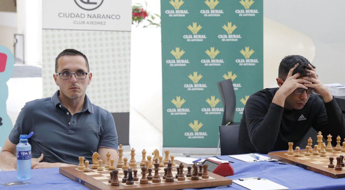 Spike Ernst, gran maestro de ajedrez holandés, esperando a su oponente. | FERNANDO RODRÍGUEZ
