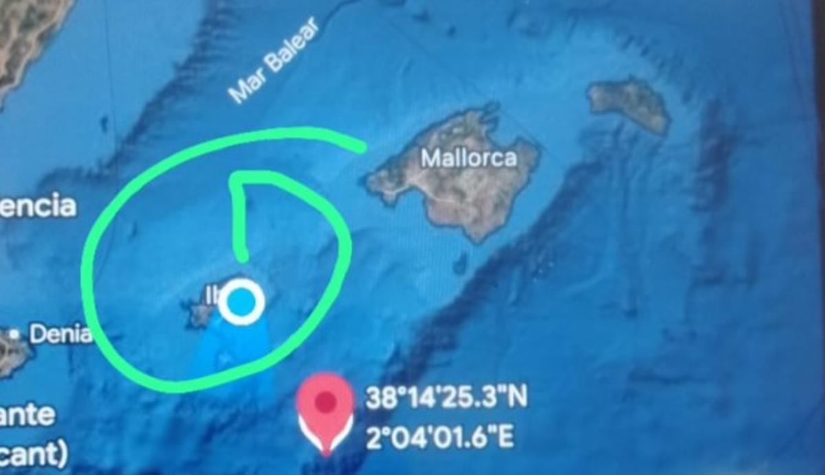 Captura de uno de los mensajes con la ubicación de la patera el jueves 13 de noviembre.