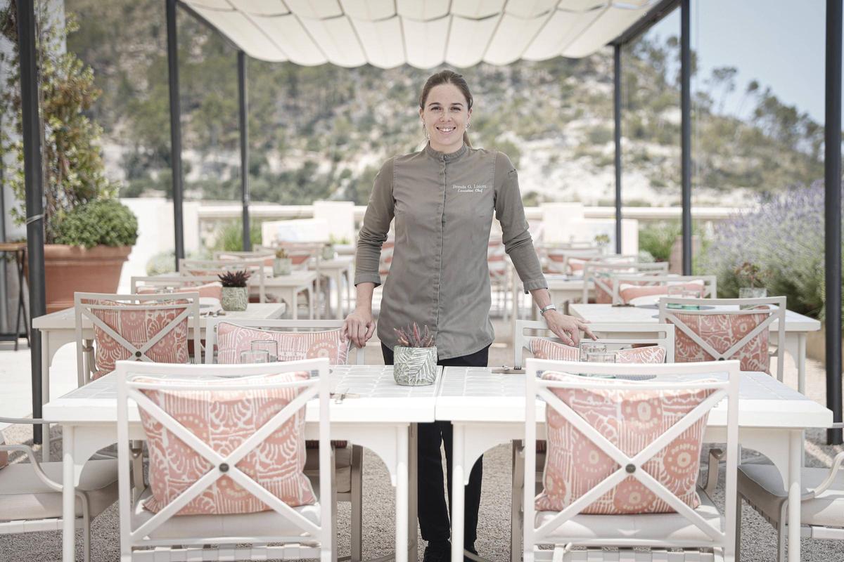 La chef, en una de las terrazas de Son Bunyola.