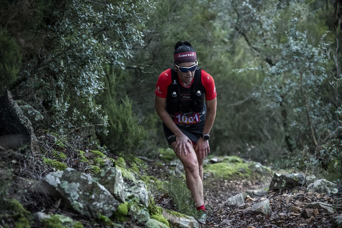 Tras recorrer las estrechas calles de Ain, los corredores comenzaban el primer gran ascenso hacia el Pico d’Espadà de 3 kilómetros y 600 metros de desnivel positivo.