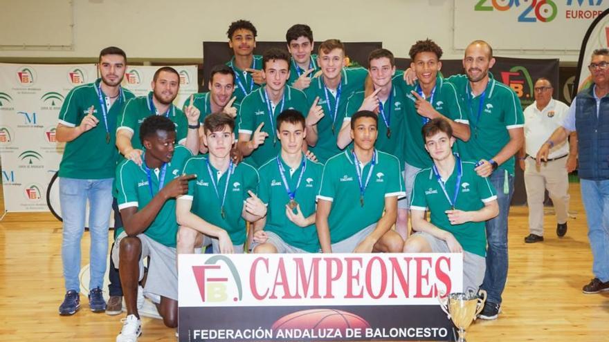 El Unicaja cadete estrena en Zaragoza el título de Liga ganado el pasado fin de semana en Los Guindos.