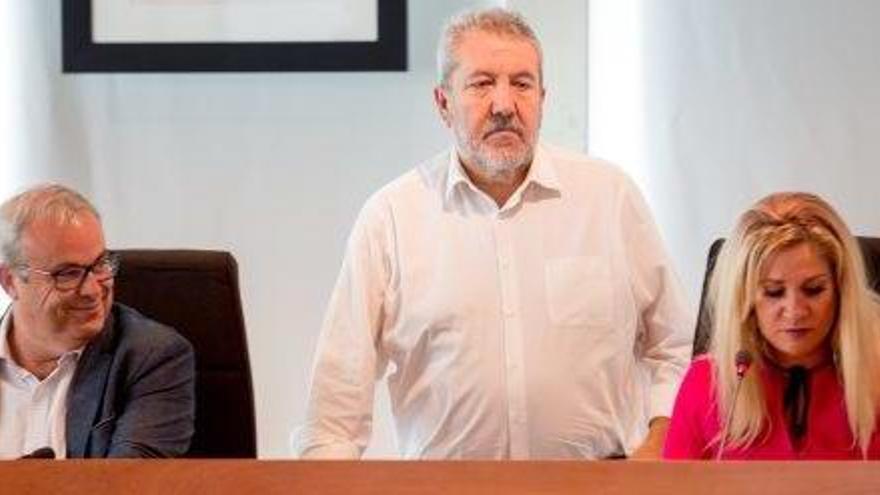 Gonzalo Juan, conseller de Hacienda y Medio Ambiente, durante el pleno de ayer.