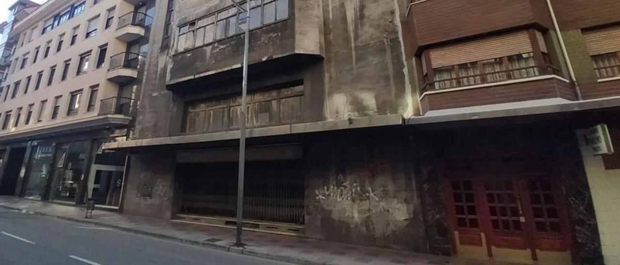 La fachada del cine Esperanza de Mieres.