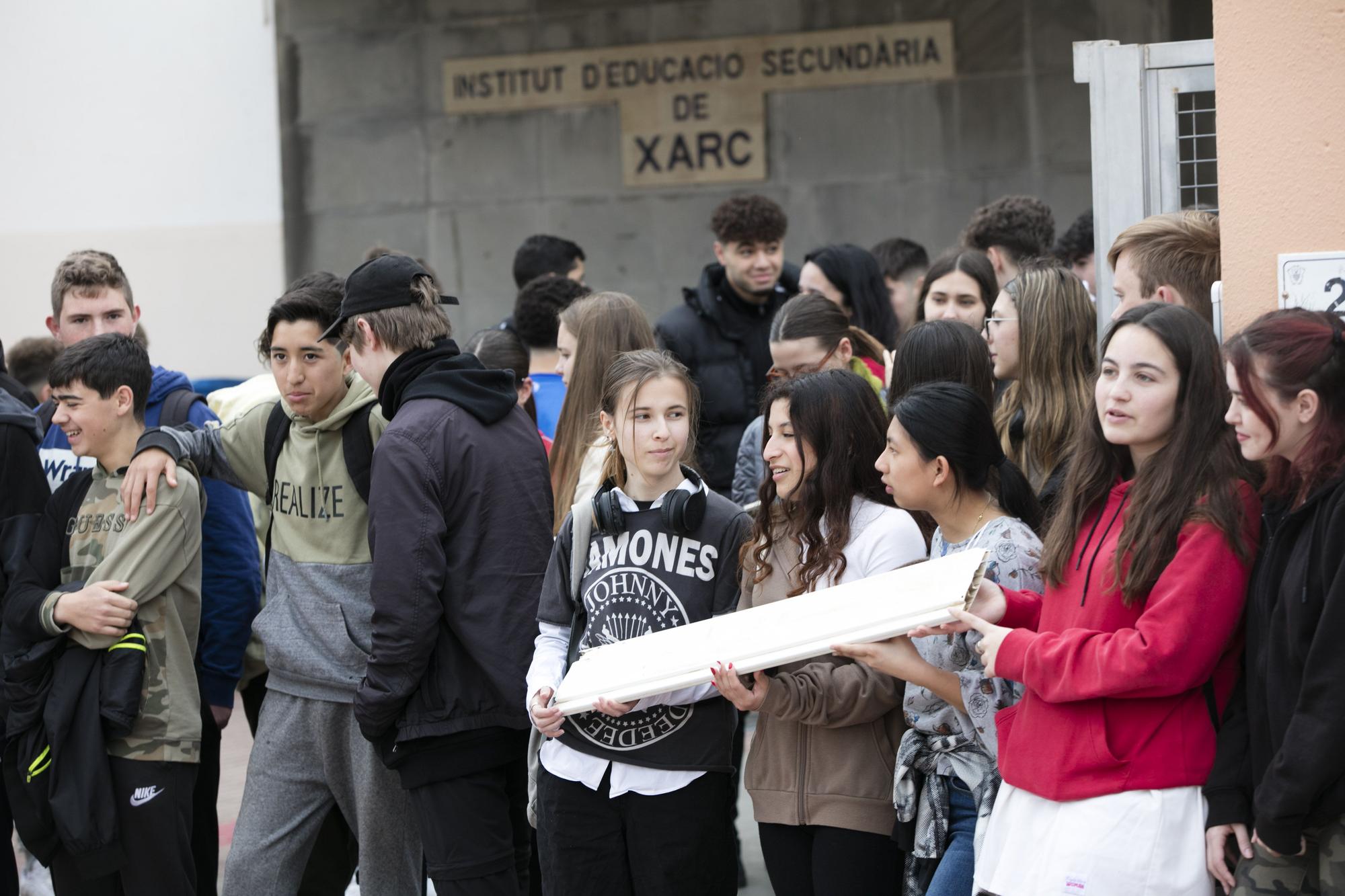 Alumnos y familias del instituto Xarc de Ibiza claman contra Educación por el mal estado del centro