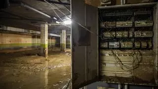Sótanos con agua 50 días después de la tragedia: "Por limpiar el garaje de la finca nos piden 10.000 euros al día"