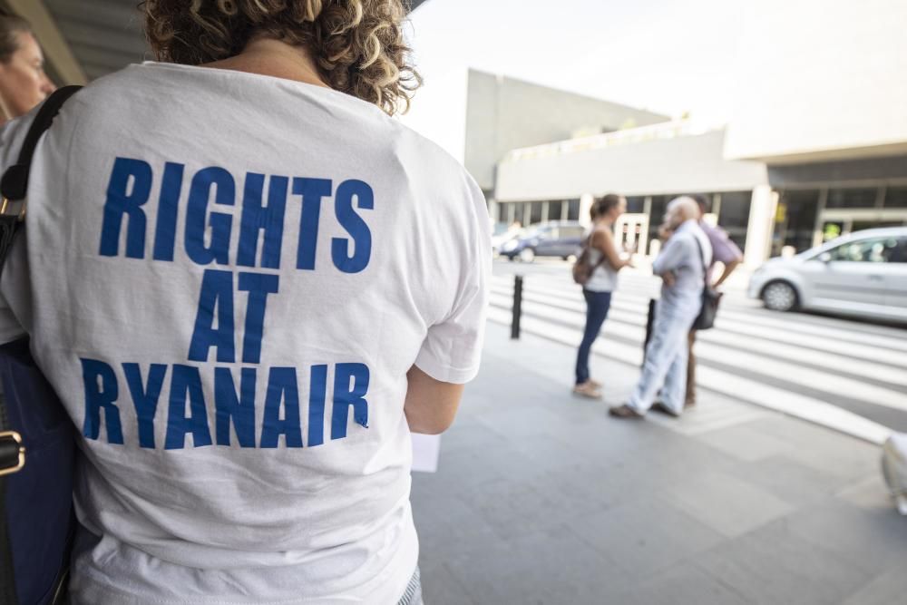 Vaga dels tripulants de cabina de Ryanair a l'aeroport de Girona