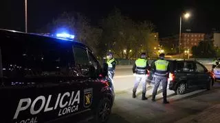 Un agente de la Policía Local de Lorca acaba con el tabique nasal fracturado tras intervenir en una pelea frente a la ermita de Ramonete