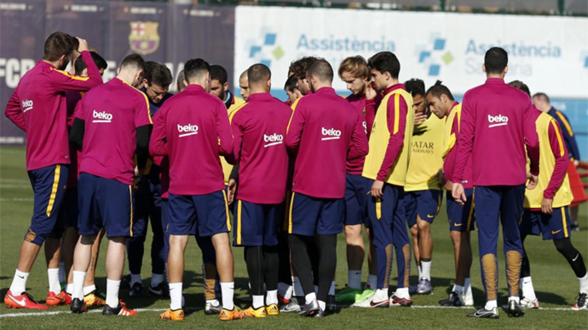 La plantilla del FC Barcelona en un entrenamiento en la Ciutat Esportiva Joan Gamper