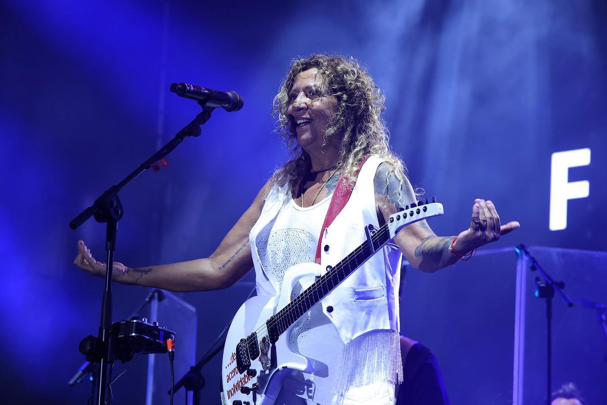 La cantante lanzaroteña Rosana, en el concierto, el pasado mes de septiembre en las fiestas de Los Dolores, en Mancha Blanca (Tinajo, Lanzarote).