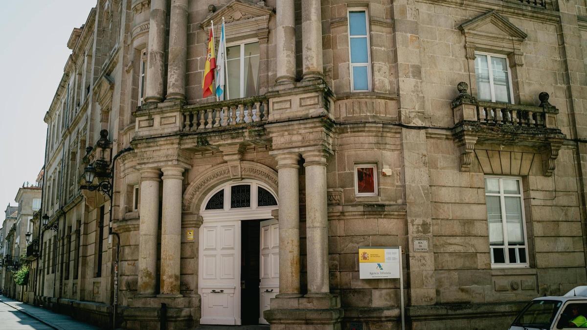 El edificio histórico de Santo Domingo, de 1900, alberga en Ourense las sedes de Hacienda y la Agencia Tributaria.
