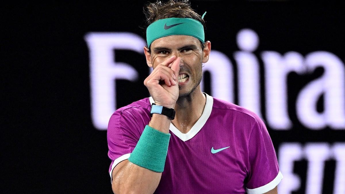 Nadal reacciona durante un lance del encuentro en Melbourne