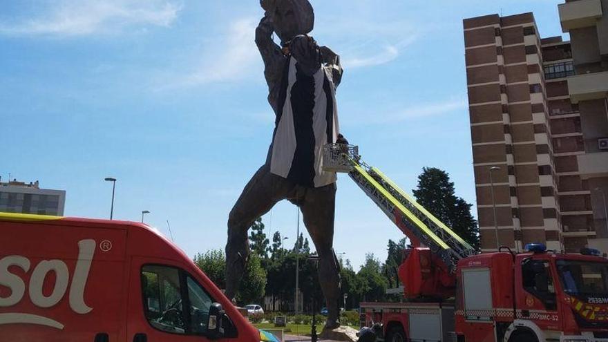 Castelló engalana de albinegro al Tombatossals y prepara el dispositivo de seguridad ante un posible ascenso