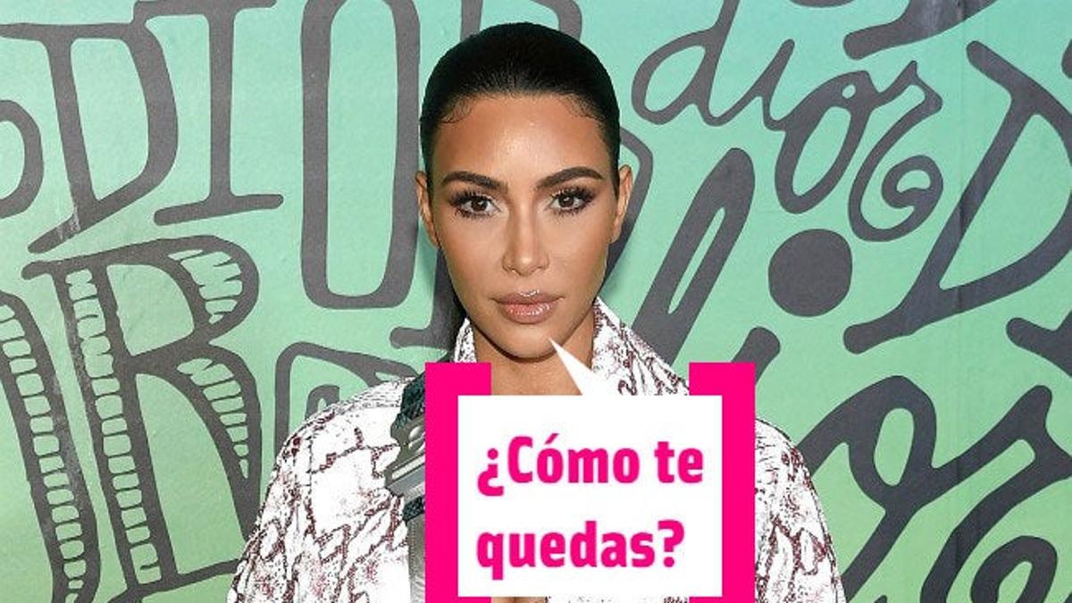 Kim Kardashian posando en un photocall