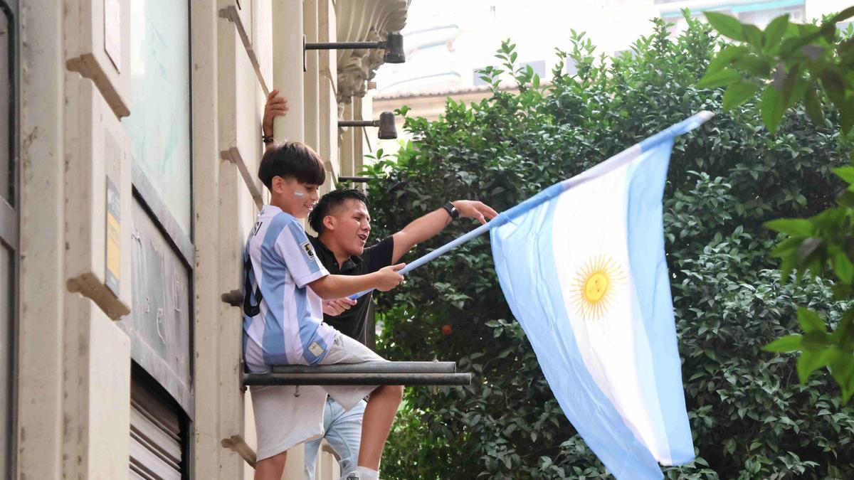Aficionados argentinos antes de la final.