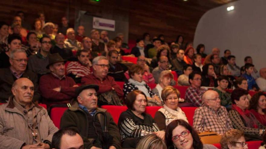 Público asistente, con usuarios del CAI y familiares.